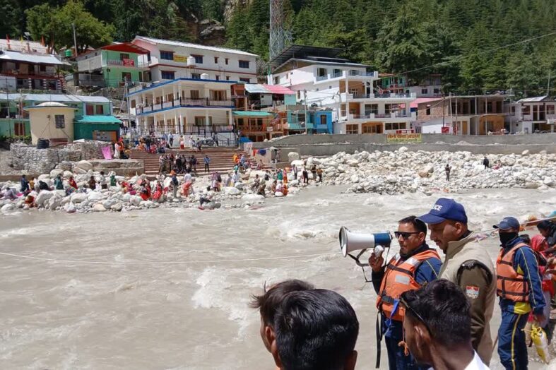 भागीरथी का रौद्र रूप: गंगोत्री में बढ़ा जलस्तर, प्रशासन ने जारी किया हाई अलर्ट