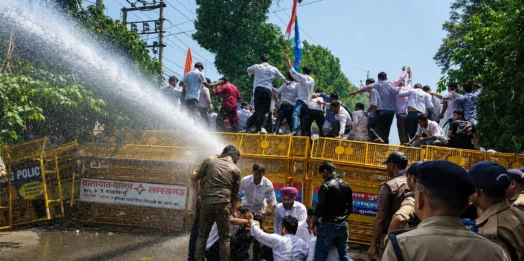 देहरादून में विरोध का उबाल: पेपर लीक, शिक्षकों की मांगें और डॉक्टरों का आंदोलन, सड़कों पर दिखा जनाक्रोश
