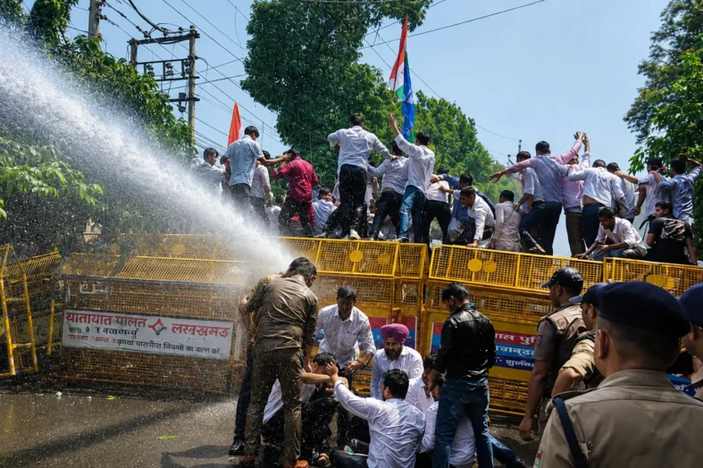 देहरादून में विरोध का उबाल: पेपर लीक, शिक्षकों की मांगें और डॉक्टरों का आंदोलन, सड़कों पर दिखा जनाक्रोश