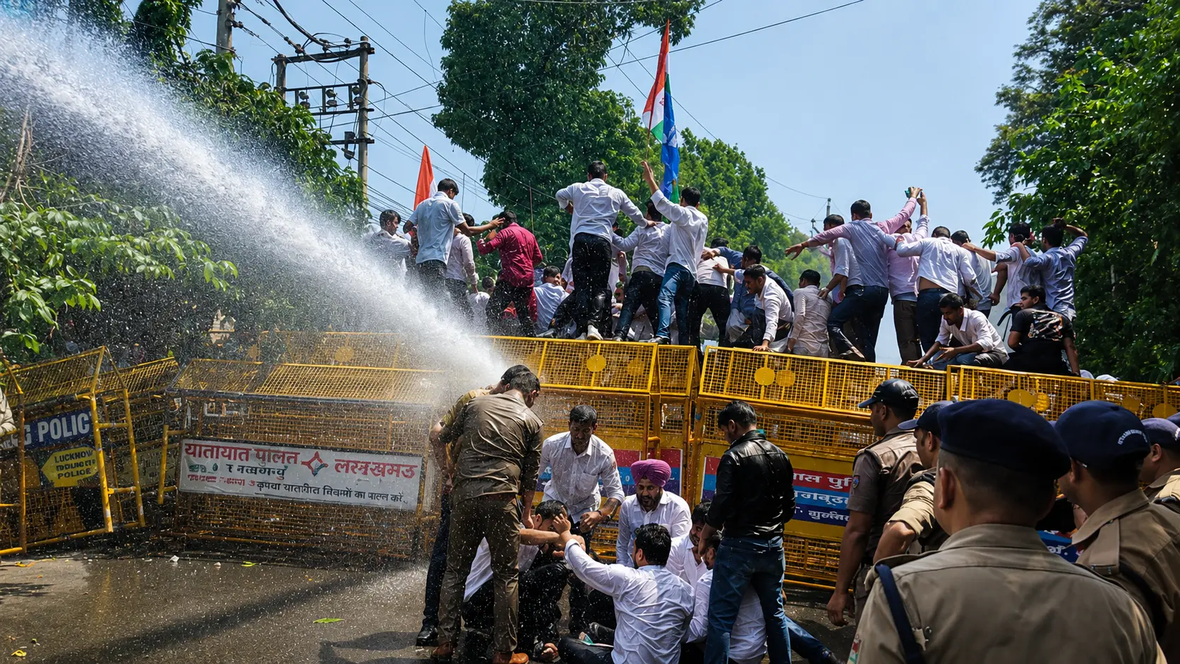 देहरादून में विरोध का उबाल: पेपर लीक, शिक्षकों की मांगें और डॉक्टरों का आंदोलन, सड़कों पर दिखा जनाक्रोश
