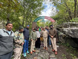 रंग-बिरंगे फूलों से सजी स्वर्ग की वादी खुली, पहले ही दिन 108 पर्यटकों ने किया दीदार