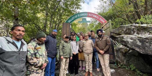 रंग-बिरंगे फूलों से सजी स्वर्ग की वादी खुली, पहले ही दिन 108 पर्यटकों ने किया दीदार