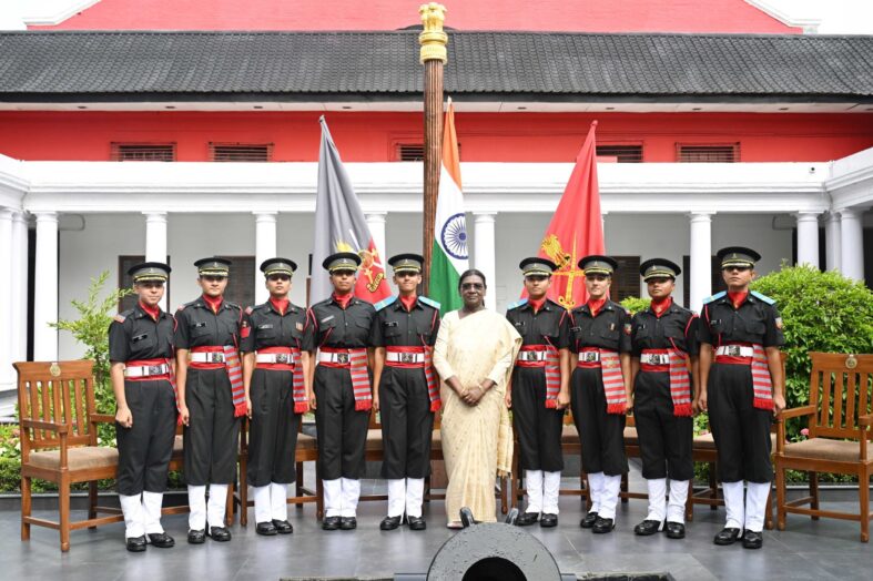 आईएमए के इतिहास में स्वर्णिम अध्याय: पहली बार नौ महिला कैडेट बनीं सेना अधिकारी, राष्ट्रपति द्रौपदी मुर्मु ने ली पासिंग आउट परेड की सलामी