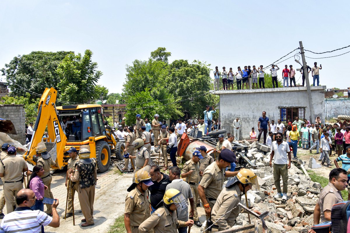 सहसपुर में भाजपा नेता की हत्या के बाद भड़की सांप्रदायिक हिंसा, पुलिस पर पथराव, दो घर फूंके, आरोपियों के मकान-दुकान जमींदोज