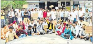 स्वास्थ्य व्यवस्था पर फूटा जनाक्रोश: नौगांव और थत्यूड़ में सड़कों पर उतरे लोग, विशेषज्ञ डॉक्टरों और सुविधाओं की मांग तेज”