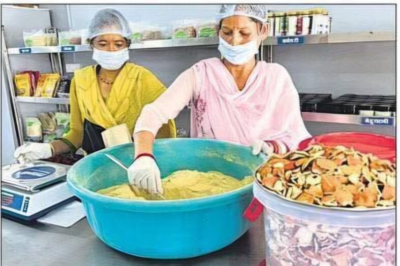 माल्टा के छिलकों से संवर रहा महिलाओं का भविष्य, पौड़ी में ‘वेस्ट टू वेल्थ’ की अनूठी मिसाल