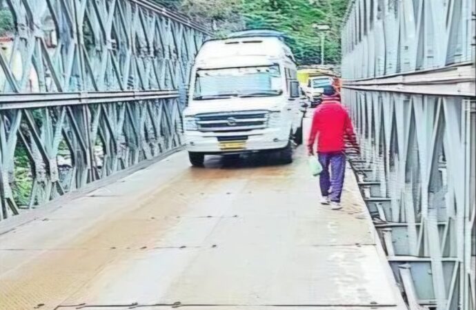 चारधाम यात्रा के बीच गंगोरी बैली ब्रिज बना चिंता का कारण, ढीले बोल्टों से कांप रहा पुल; हजारों यात्रियों की सुरक्षा पर सवाल