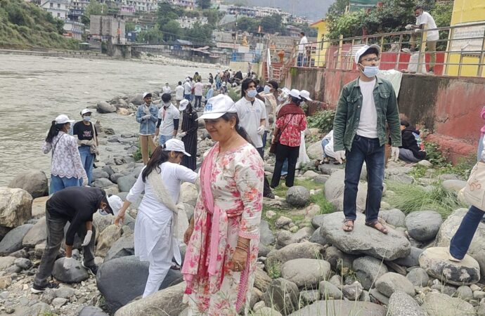 विश्व पर्यावरण दिवस पर उत्तरकाशी में चला वृहद गंगा स्वच्छता अभियान, 200 से अधिक स्वयंसेवियों ने लिया हिस्सा
