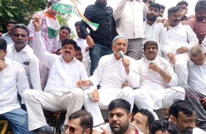 भूमि घोटालों और भू-माफियाओं के खिलाफ कांग्रेस का सचिवालय मार्च, सरकार पर लगाए गंभीर आरोप