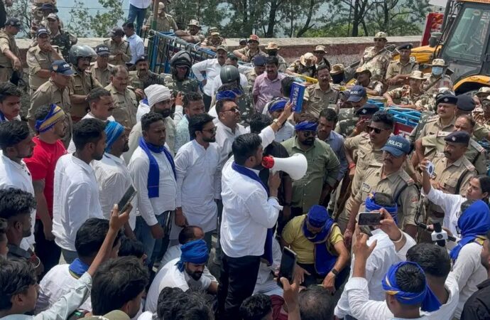 केतन हत्याकांड पर बढ़ा तनाव: भीम आर्मी को प्रतापनगर जाने से रोका, चौंधार में ग्रामीणों ने जताया विरोध