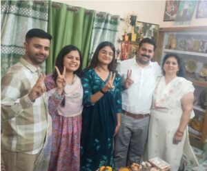 टिफिन की होम डिलीवरी करने वाली मीनाक्षी बनीं एसडीएम, संघर्ष और मेहनत की मिसाल