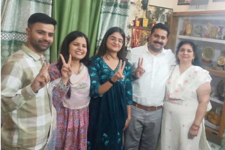 टिफिन की होम डिलीवरी करने वाली मीनाक्षी बनीं एसडीएम, संघर्ष और मेहनत की मिसाल