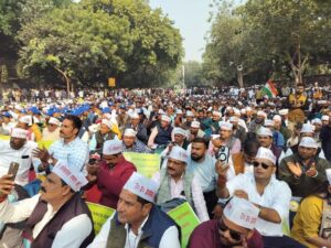 टीईटी की अनिवार्यता के खिलाफ शिक्षकों का सचिवालय कूच, पुलिस ने रास्ते में रोका