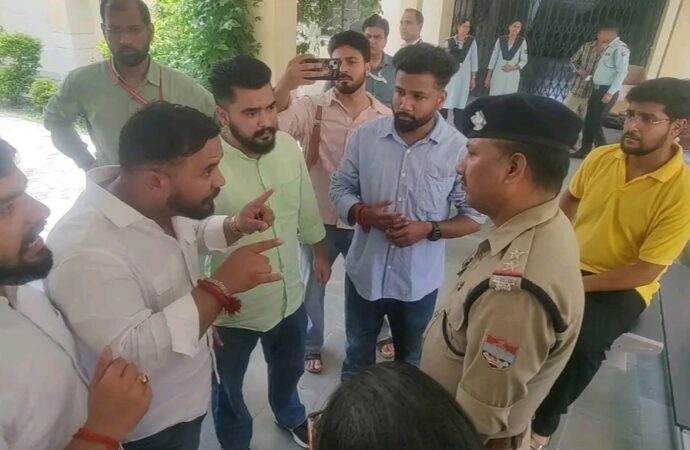 गढ़वाल विवि की पीएचडी प्रवेश परीक्षा पर विवाद, मोबाइल इस्तेमाल और पारदर्शिता पर उठे सवाल
