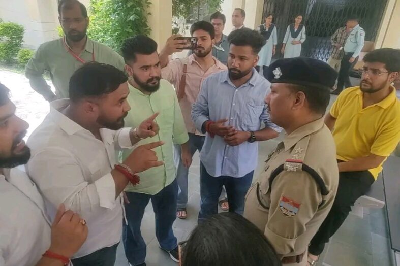 गढ़वाल विवि की पीएचडी प्रवेश परीक्षा पर विवाद, मोबाइल इस्तेमाल और पारदर्शिता पर उठे सवाल