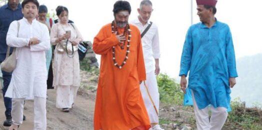वरिष्ठ पत्रकार मनजीत नेगी की अनूठी पहल: जापान के आध्यात्मिक गुरु श्री बाला कुंभ गुरु मुनि का यमकेश्वर में भव्य स्वागत, पर्यावरण और सनातन संस्कृति का दिया संदेश