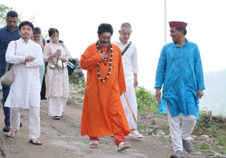 वरिष्ठ पत्रकार मनजीत नेगी की अनूठी पहल: जापान के आध्यात्मिक गुरु श्री बाला कुंभ गुरु मुनि का यमकेश्वर में भव्य स्वागत, पर्यावरण और सनातन संस्कृति का दिया संदेश