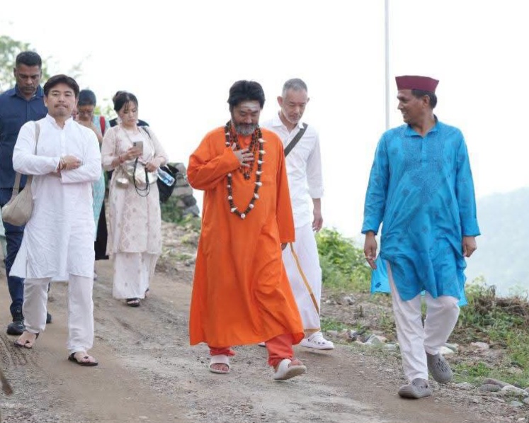वरिष्ठ पत्रकार मनजीत नेगी की अनूठी पहल: जापान के आध्यात्मिक गुरु श्री बाला कुंभ गुरु मुनि का यमकेश्वर में भव्य स्वागत, पर्यावरण और सनातन संस्कृति का दिया संदेश