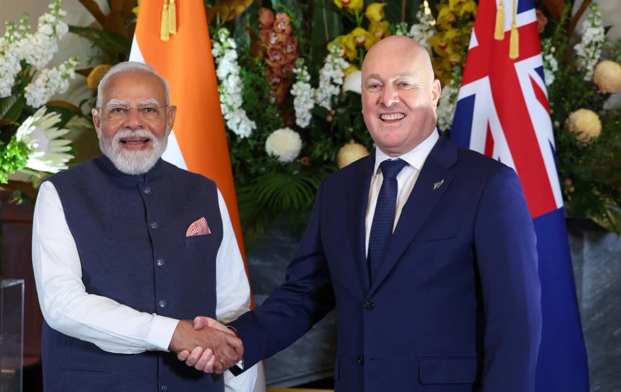 पीएम मोदी ने न्यूजीलैंड के प्रधानमंत्री को भेंट की उत्तराखंडी टोपी और हस्ताक्षरित हॉकी स्टिक, सांस्कृतिक विरासत और खेल भावना का दिया संदेश