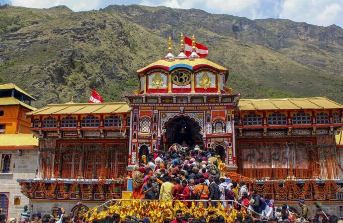 बदरीनाथ धाम में चढ़ावे में हेराफेरी के आरोपों से मचा हड़कंप, बीकेटीसी ने गठित की चार सदस्यीय जांच समिति