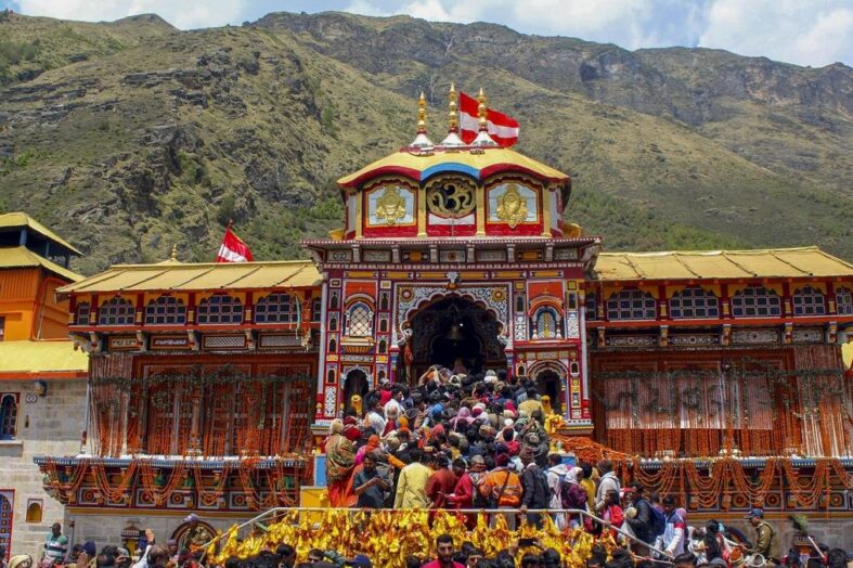 बदरीनाथ धाम में चढ़ावे में हेराफेरी के आरोपों से मचा हड़कंप, बीकेटीसी ने गठित की चार सदस्यीय जांच समिति