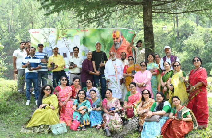 हरेला पर्व पर मलूक पीठ सेवा संस्थान में हुआ वृहद वृक्षारोपण, “एक पेड़ माँ के नाम” अभियान के तहत दिया पर्यावरण संरक्षण का संदेश