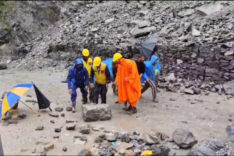 मॉक ड्रिल से पहले मुनकटिया में गिरी पहाड़ी, रेस्क्यू टीमों ने संभाला मोर्चा, आधे घंटे में खुला केदारनाथ यात्रा मार्ग