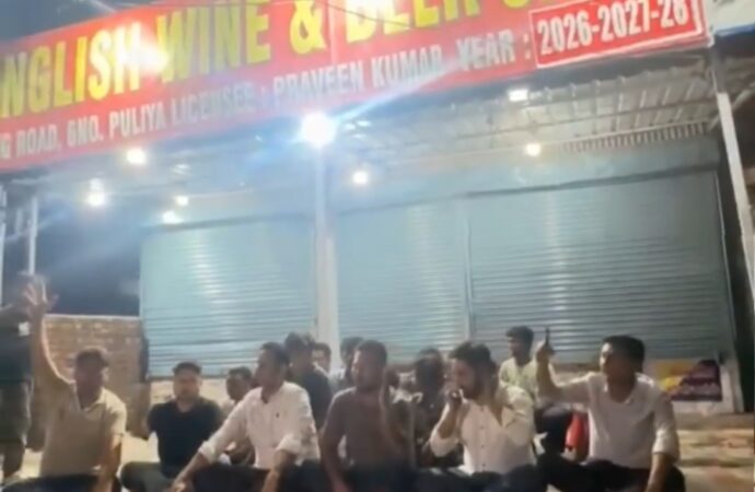 देहरादून गोलीकांड के विरोध में फूटा लोगों का गुस्सा, शराब का ठेका बंद कर हटाने की उठी मांग