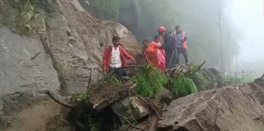 केदारनाथ यात्रा पर फिर संकट: पहाड़ों से गिर रहे विशाल बोल्डर, सुरक्षा के चलते पैदल यात्रा रोकी गई