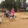 देहरादून में बारिश बनी आफत: आईटी पार्क के बाहर सड़क बनी नदी, जलभराव से थमी रफ्तार