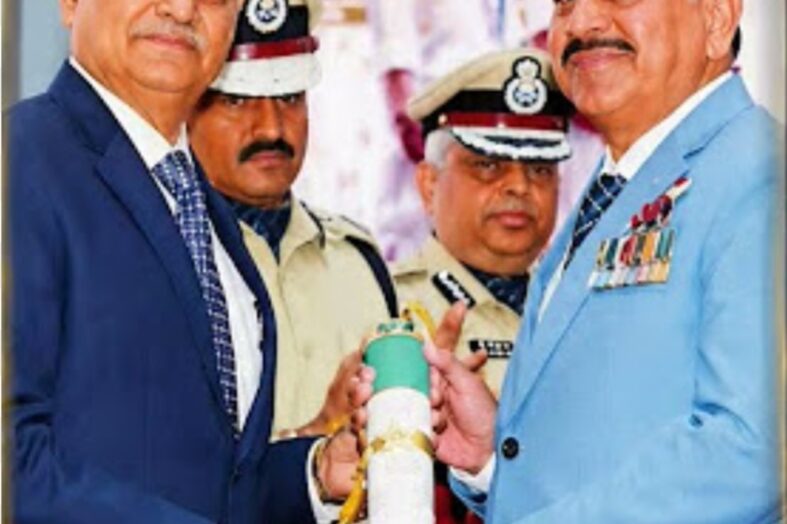 सीआरपीएफ के पूर्व सहायक कमांडेंट संजय कुमार रावत को राष्ट्रपति पदक, उत्कृष्ट सेवाओं के लिए मिला सम्मान