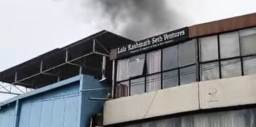 देहरादून में घंटाघर के पास फोटो लेमिनेशन की दुकान में भीषण आग, बाजार में मची अफरा-तफरी