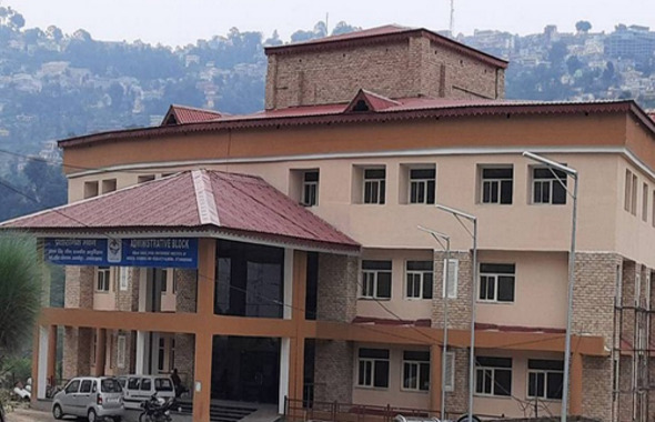 अल्मोड़ा मेडिकल कॉलेज में रैगिंग का मामला, पीजी छात्र पर एमबीबीएस विद्यार्थियों से अभद्रता का आरोप