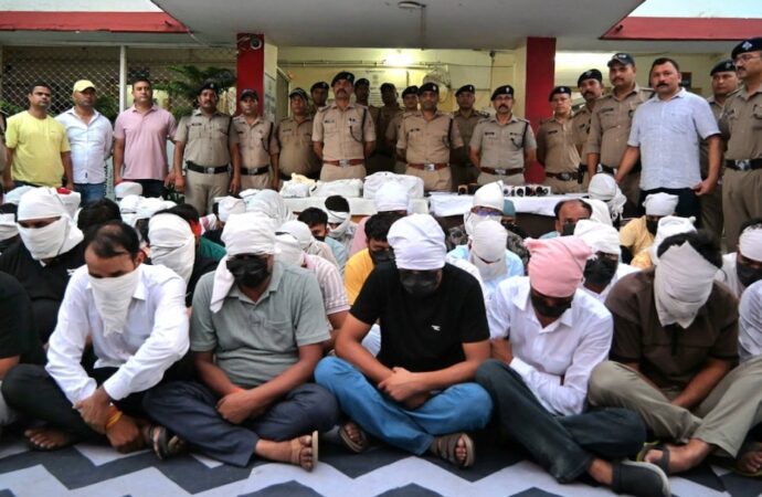 रामनगर के रिजॉर्ट में देह व्यापार और शराब पार्टी का भंडाफोड़, 52 पुरुष व 10 महिलाएं गिरफ्तार, होटल सील