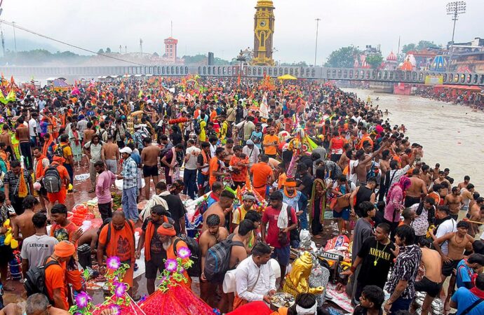 कांवड़ यात्रा 2026: हरिद्वार में उमड़ा आस्था का सैलाब, सावन शिवरात्रि पर भोलेनाथ के जलाभिषेक से पूरी हुई कांवड़ यात्रा