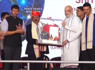 पगड़ी पहनाकर किया सम्मानित, अमित शाह के हाथों अजीत डोभाल को मिला लोकमान्य तिलक राष्ट्रीय पुरस्कार 2026