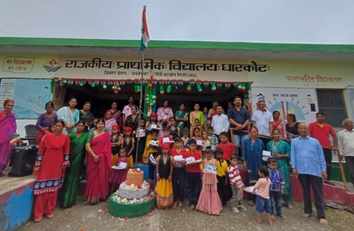 धारकोट के नौनिहालों के साथ रैबासी फाउंडेशन ने मनाया आजादी का उत्सव