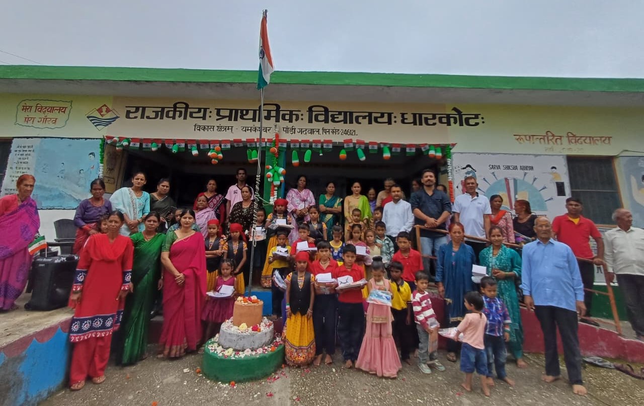 धारकोट के नौनिहालों के साथ रैबासी फाउंडेशन ने मनाया आजादी का उत्सव