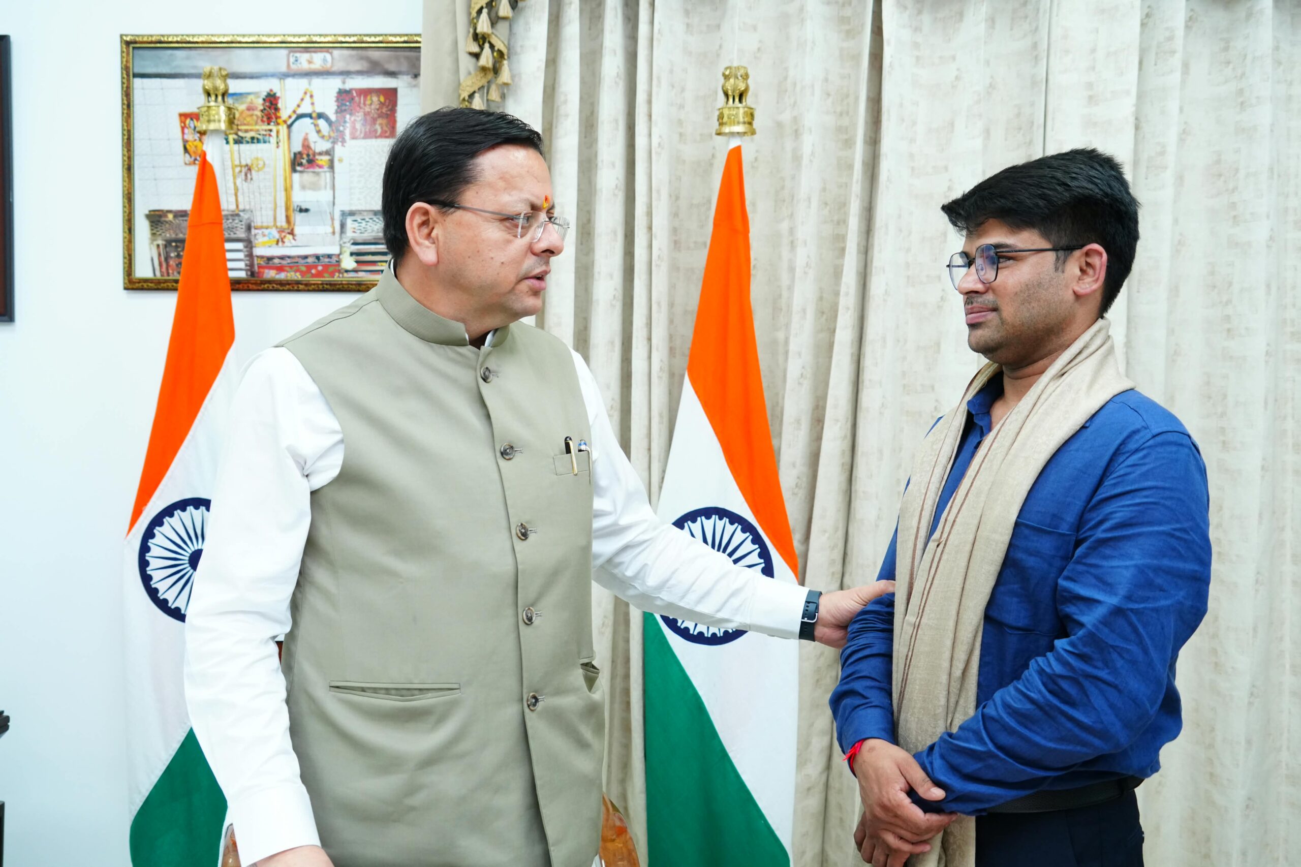 फ्लाइंग कार बनाने वाले रवि टमटा से मिले सीएम धामी, स्टार्टअप को सरकारी मदद के निर्देश